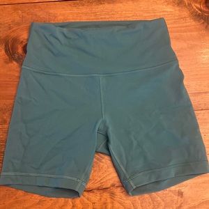 Lulu Lemon Wunder Under Train Shorts 6 inch